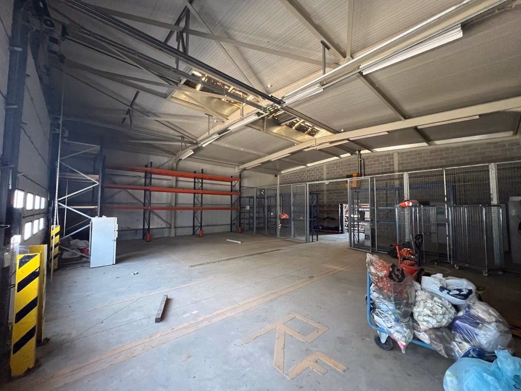 A VENDRE - P.A.E Soignies Guelenne - Immeuble semi-industriel