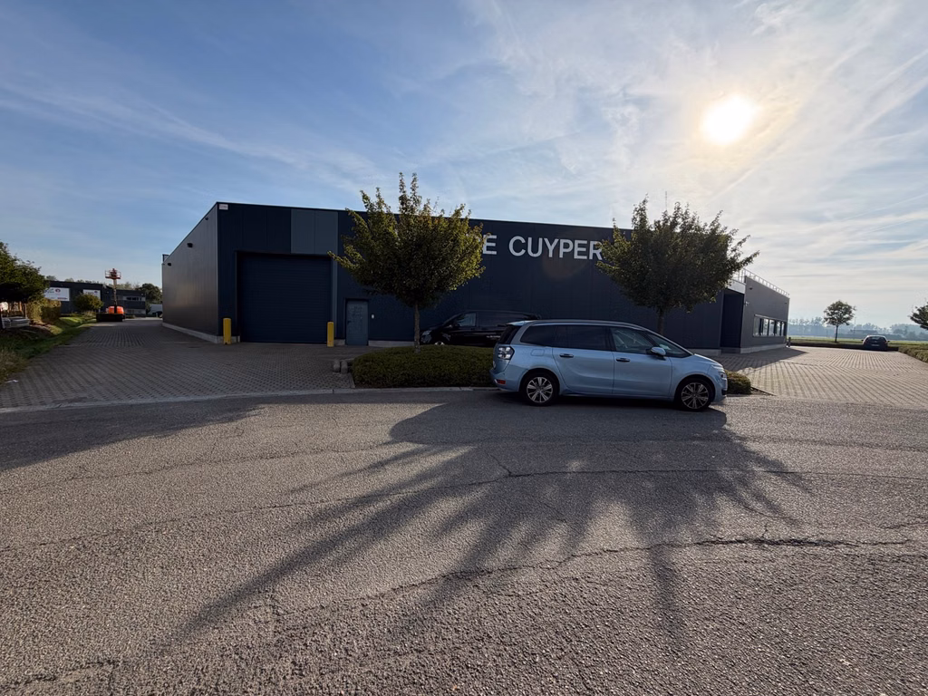 FOR SALE WAREHOUSE WITH SHOWROOM IN DUFFEL