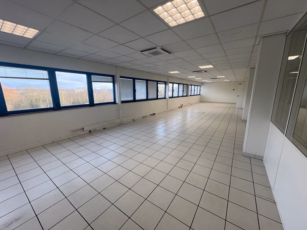 A VENDRE - P.A.E Courcelles - Entrepôt logistique