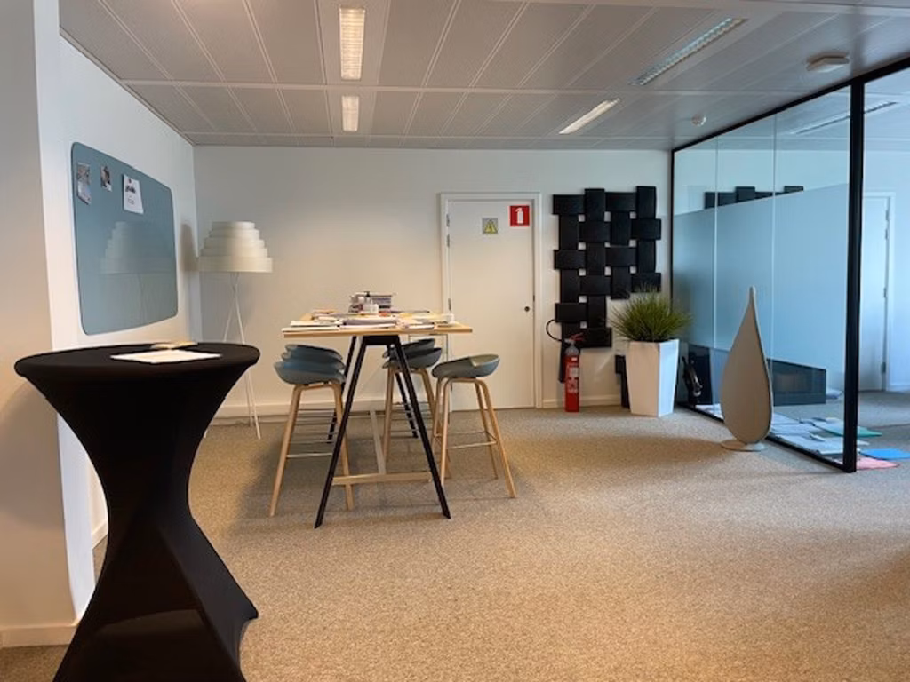 SOUS-LOCATION D'EXCEPTION AVEC SALLE DE REUNION EN OPTION