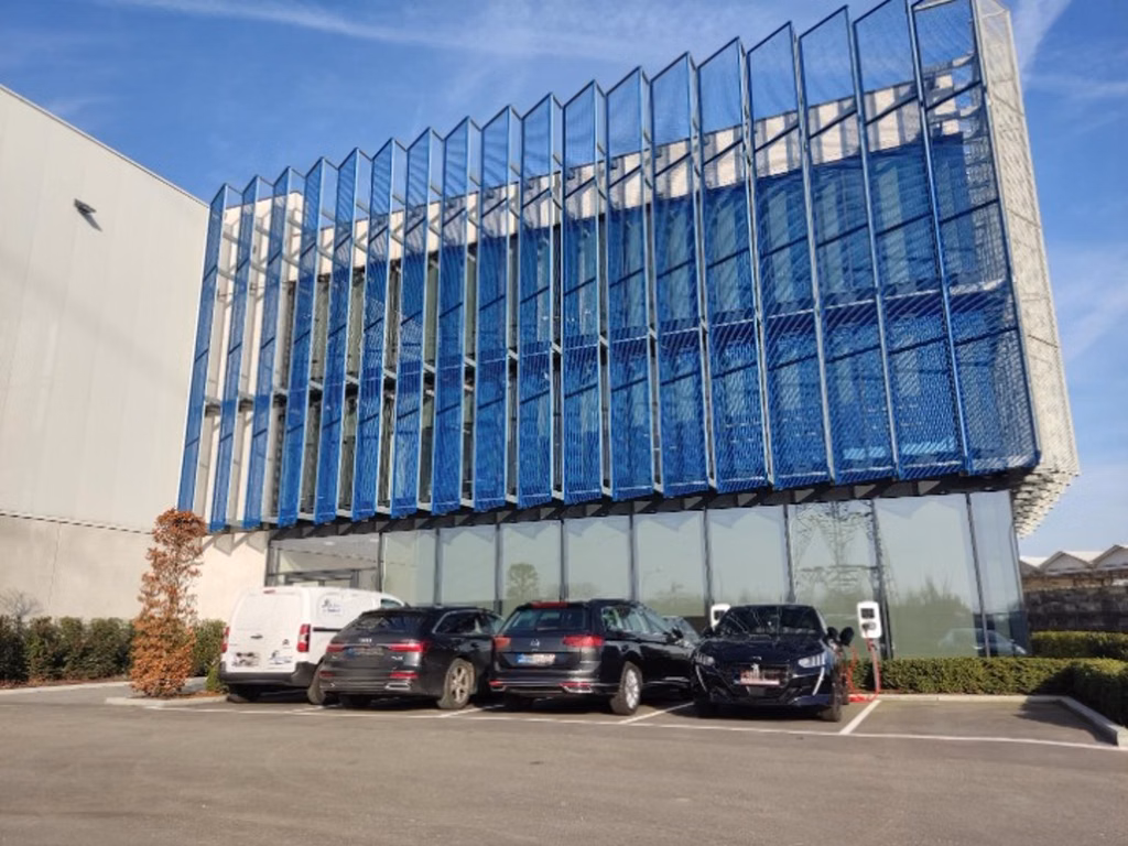 TE HUUR INDUSTRIEEL GEBOUW GROBBENDONK