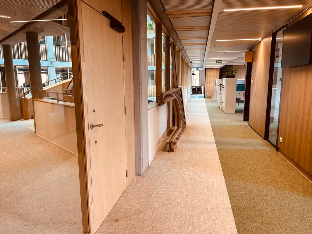 Bureaux à louer dans un bâtiment innovant aux performances énergétiques exceptionnelles.