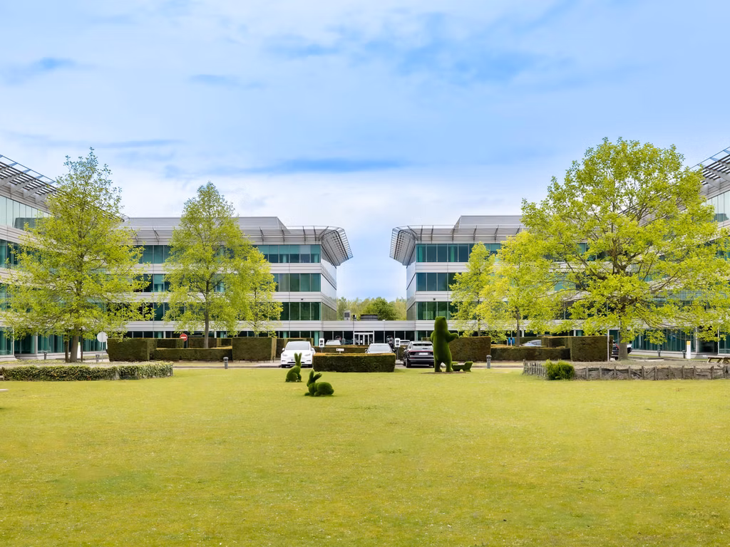 Bureaux entièrement rénovés + Prix compétitifs !!! Appelez-nous