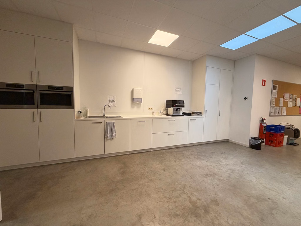 À LOUER ENTREPÔT ET BUREAUX  HEIST-OP-DEN-BERG