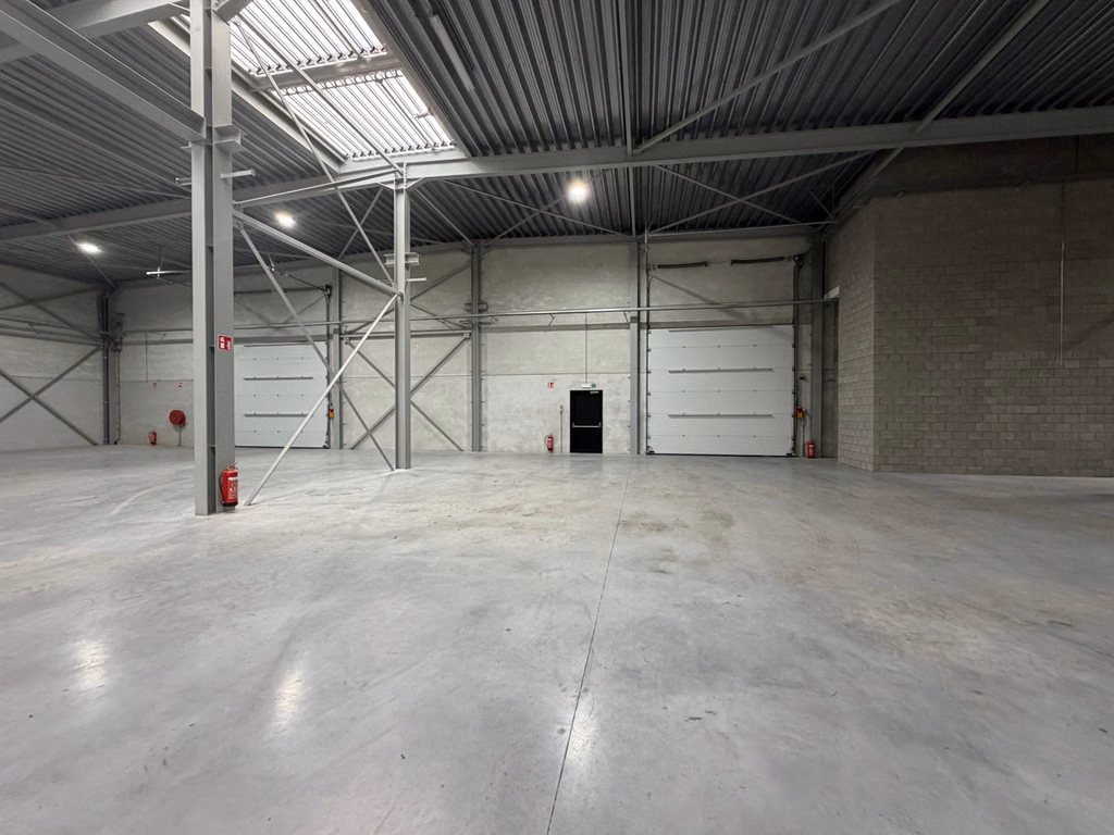 FOR RENT NEW-BUILD WAREHOUSE AND OFFICES  DUFFEL