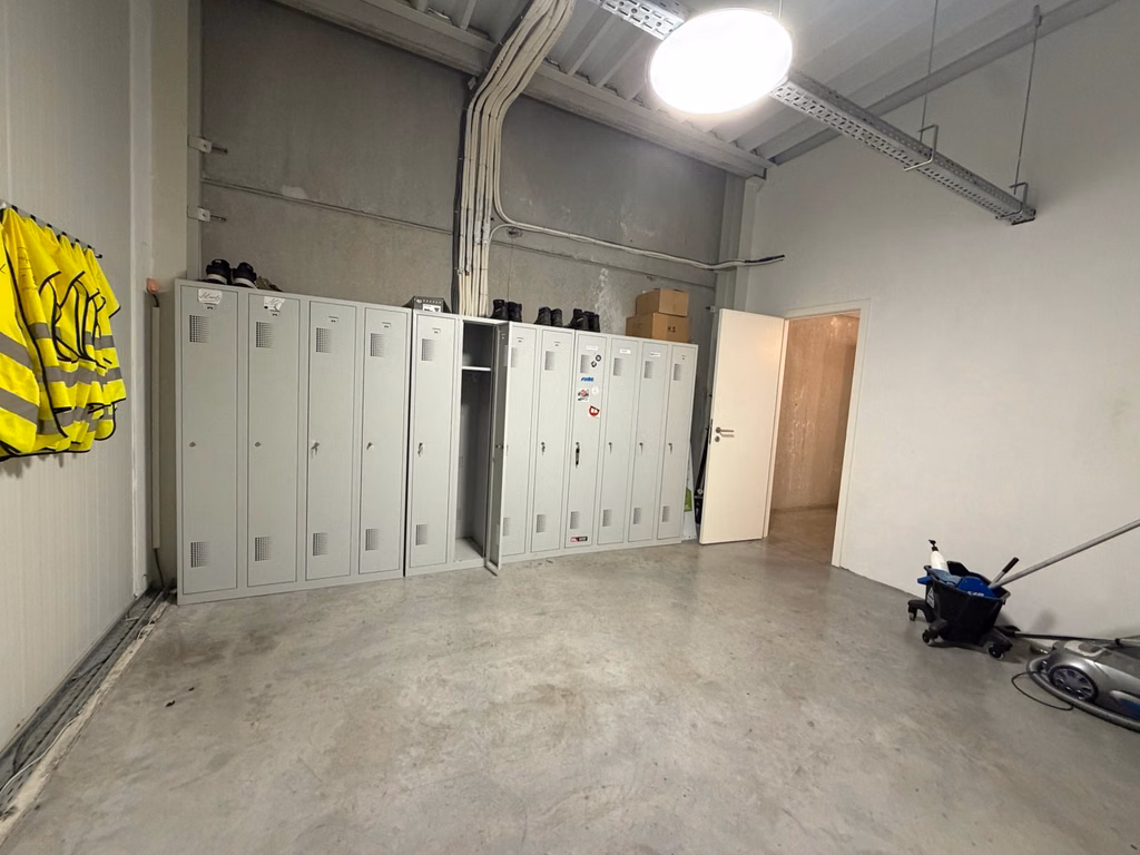 À LOUER ENTREPÔT ET BUREAUX KONTICH