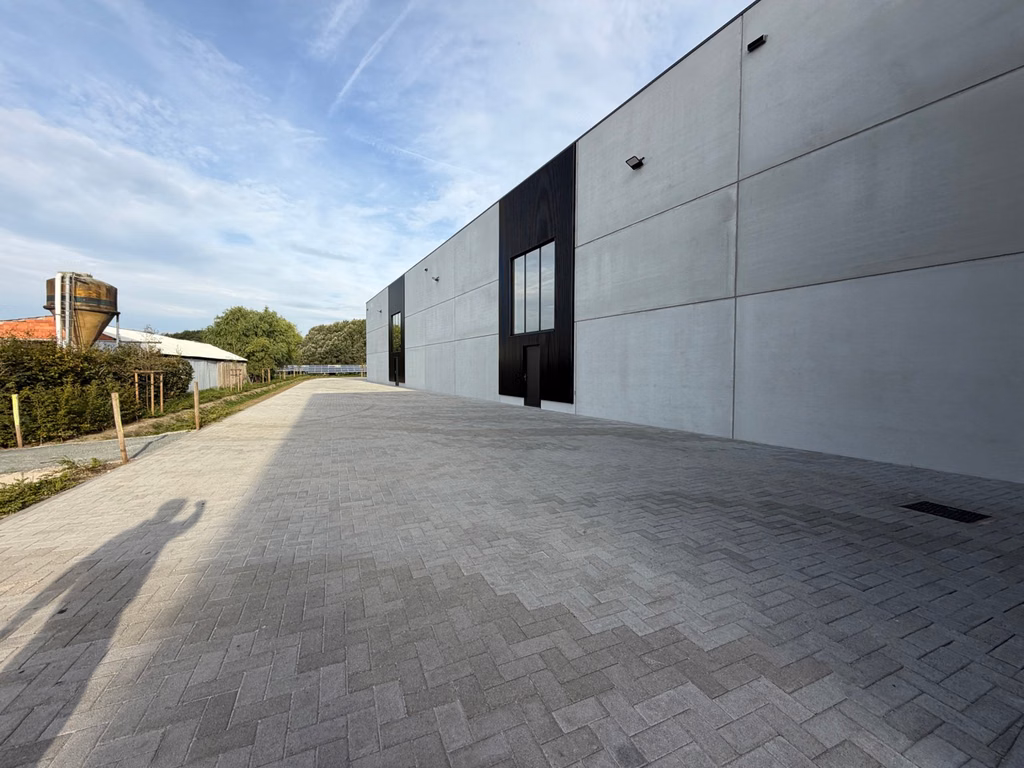 FOR RENT NEW-BUILD WAREHOUSE AND OFFICES  DUFFEL