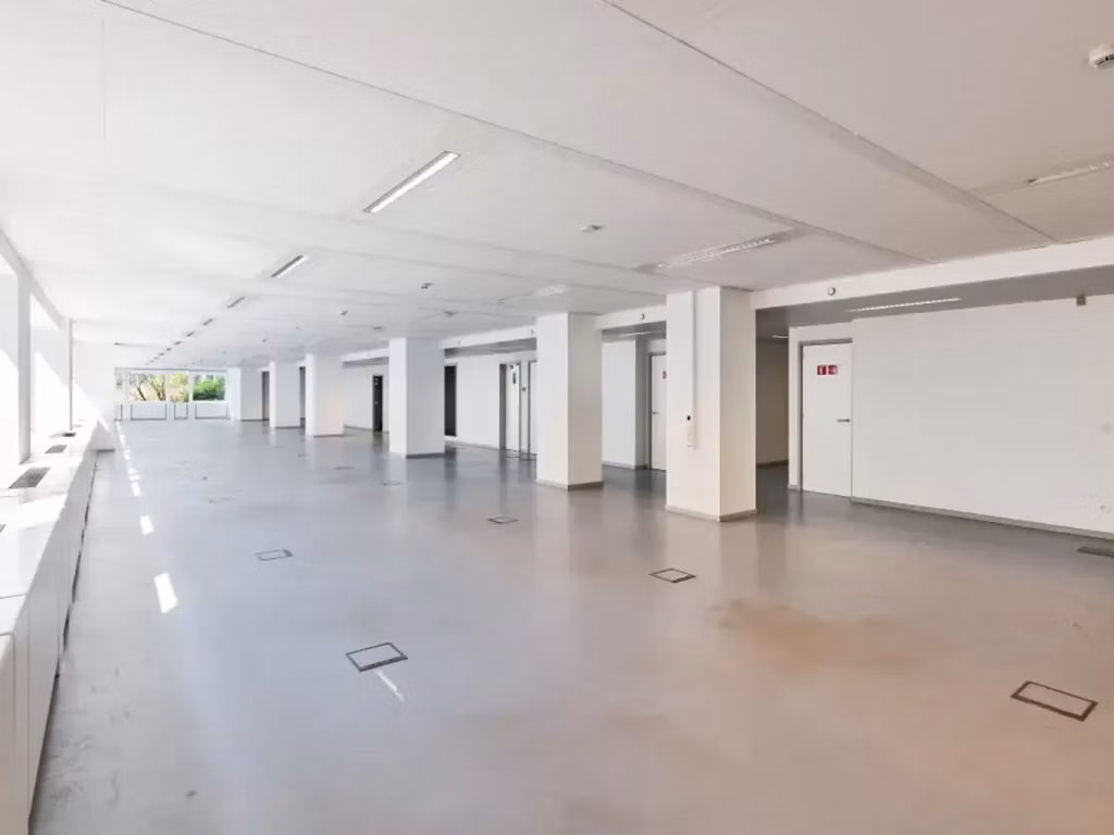 ROYAL CENTER  - B2.03