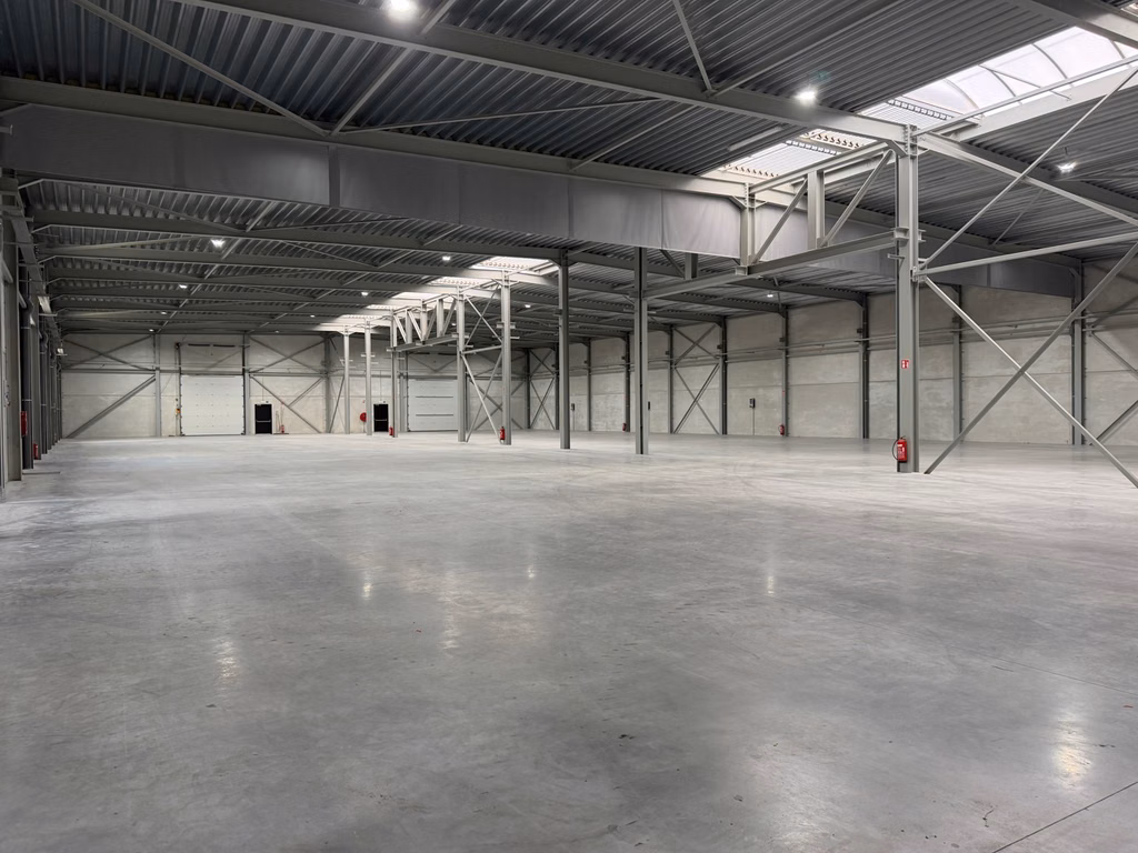 FOR RENT NEW-BUILD WAREHOUSE AND OFFICES  DUFFEL