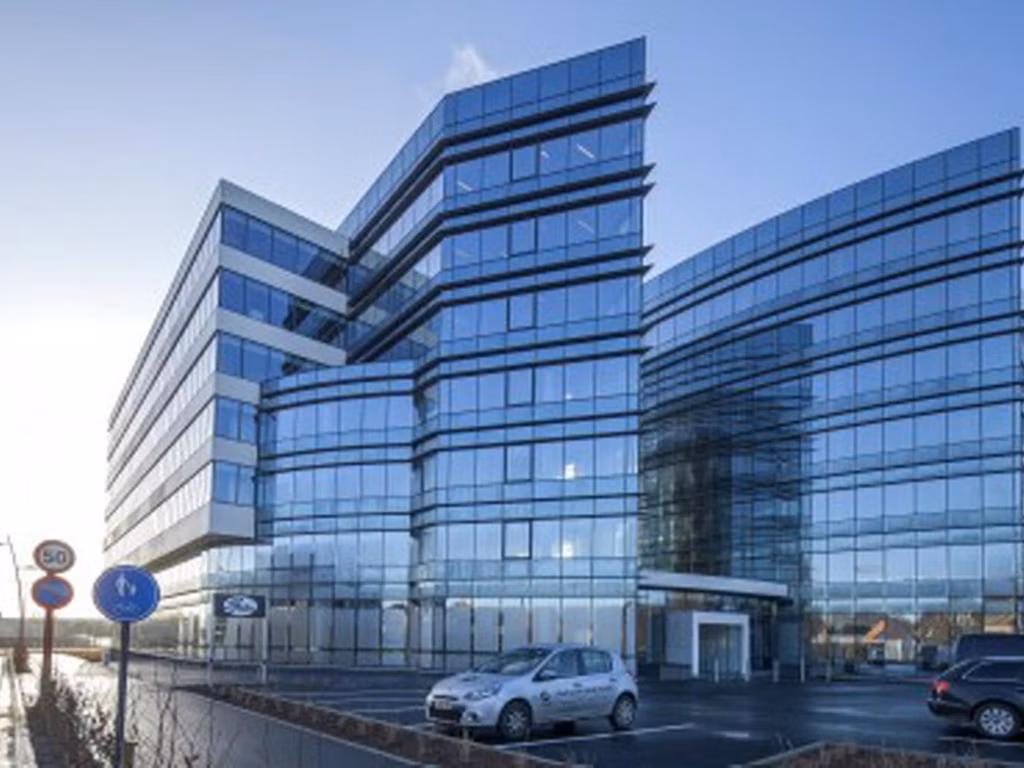 SKYLINE40 BUSINESS CENTER -  - 352/3965