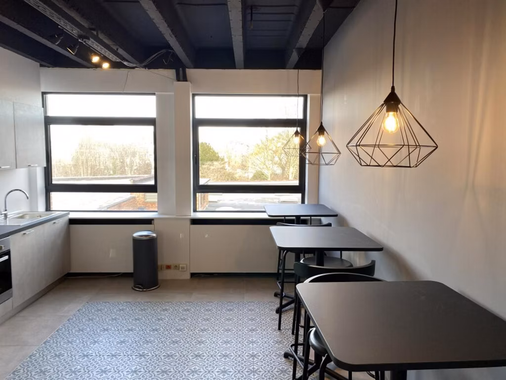 TE HUUR - KANTOREN - SCHAERBEEK