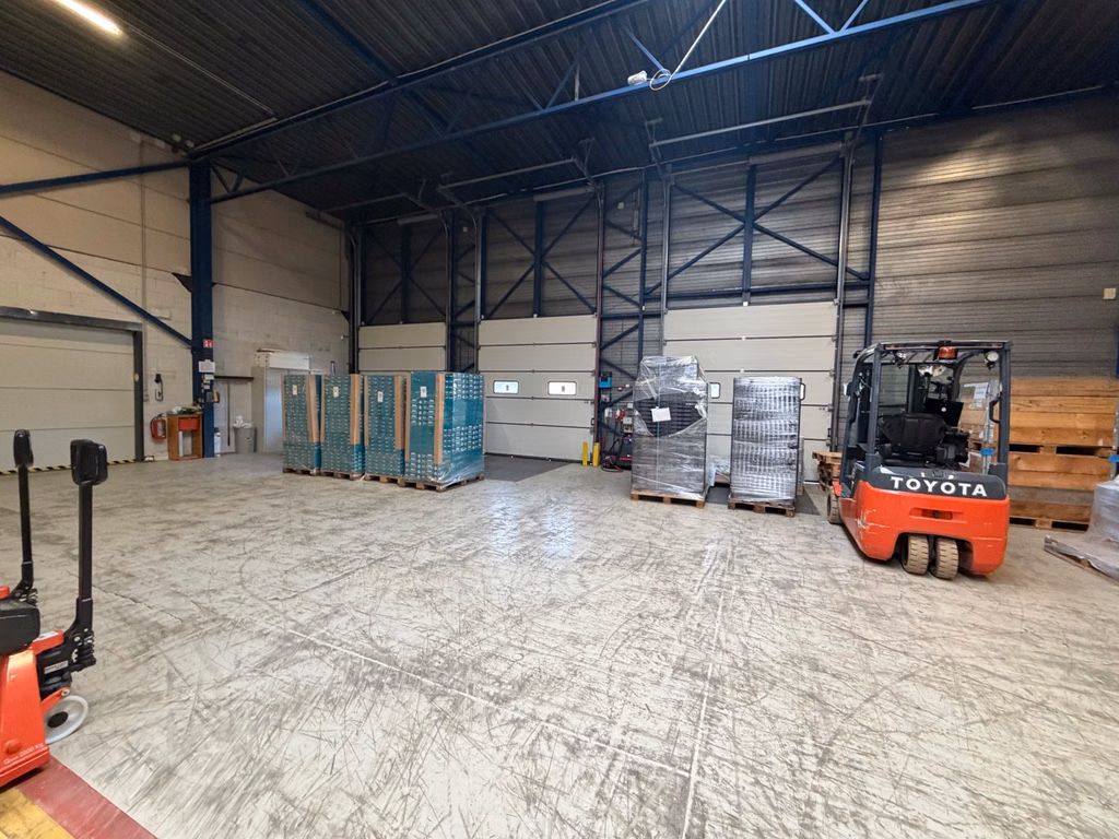TE HUUR BEDRIJFSGEBOUW MECHELEN