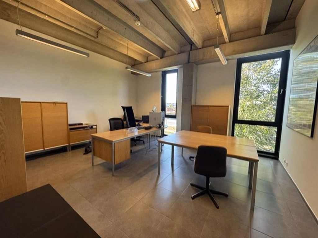 A VENDRE - BATIMENT POLYVALENT - NIVELLES