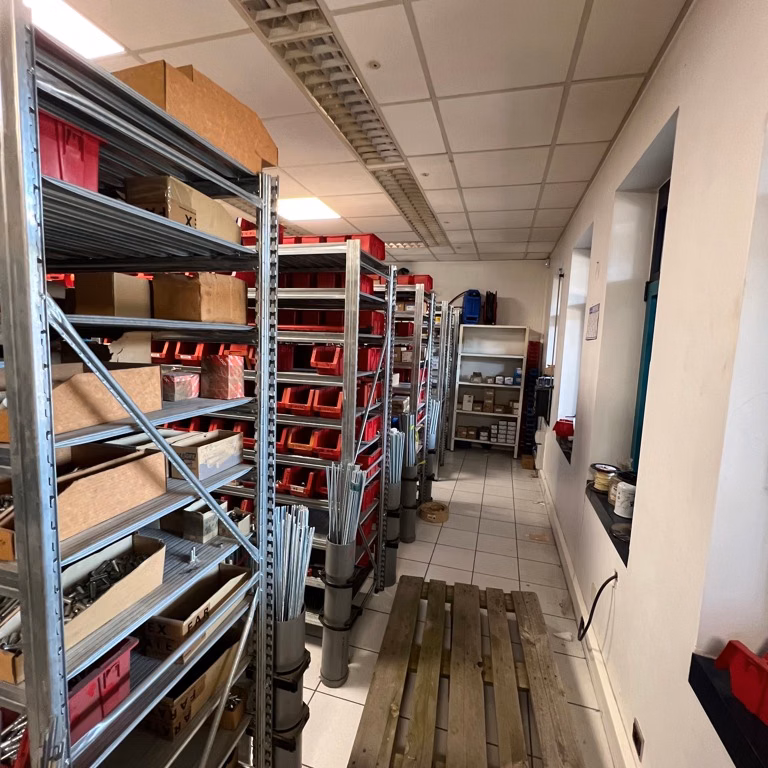 A VENDRE - P.A.E Portemont - immeuble semi-industriel