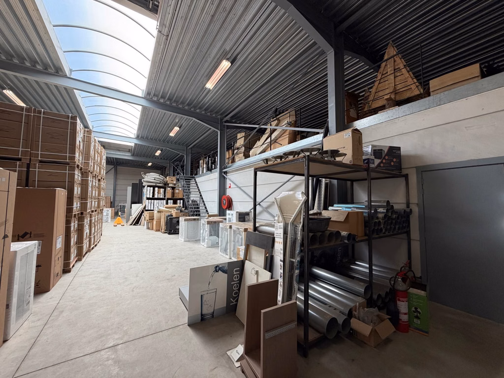 FOR SALE WAREHOUSE WITH SHOWROOM IN DUFFEL