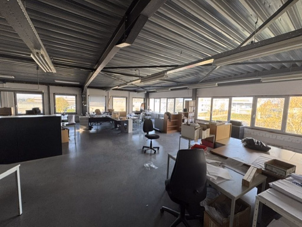 A VENDRE - SAINTES - IMMEUBLE POLYVALENT
