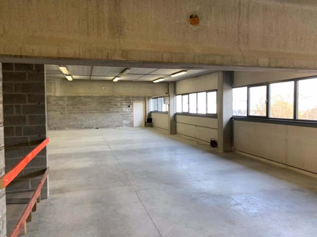 A LOUER - BUREAUX + ESPACE POLIVALENT - DROGENBOS