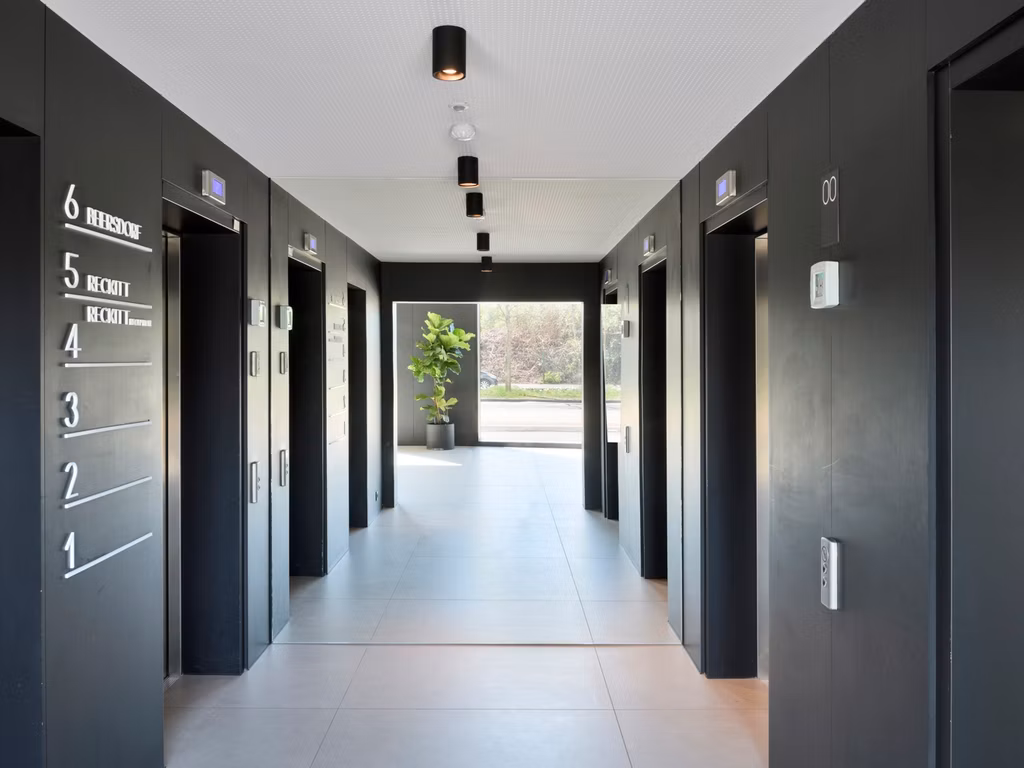 INDUSTRIEL 13 - WHITE ANGLE - B - 352/4015