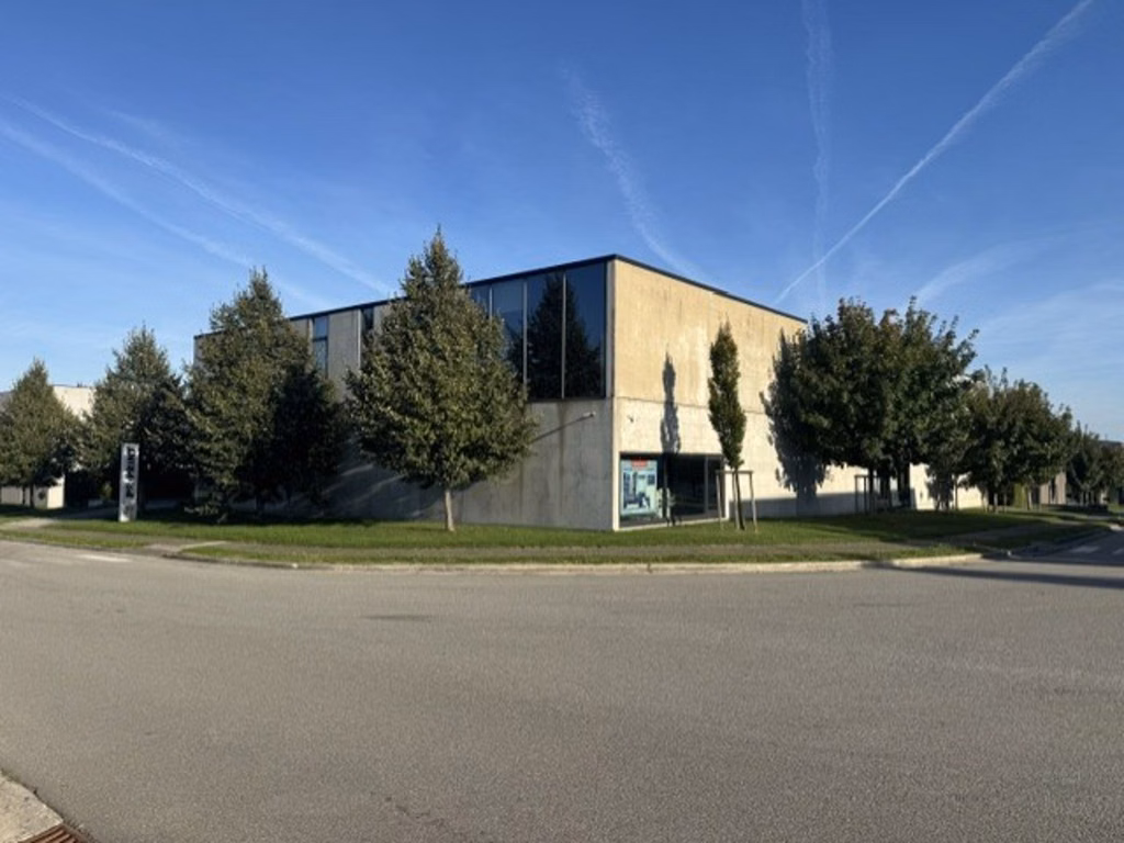 A VENDRE - BATIMENT POLYVALENT - NIVELLES