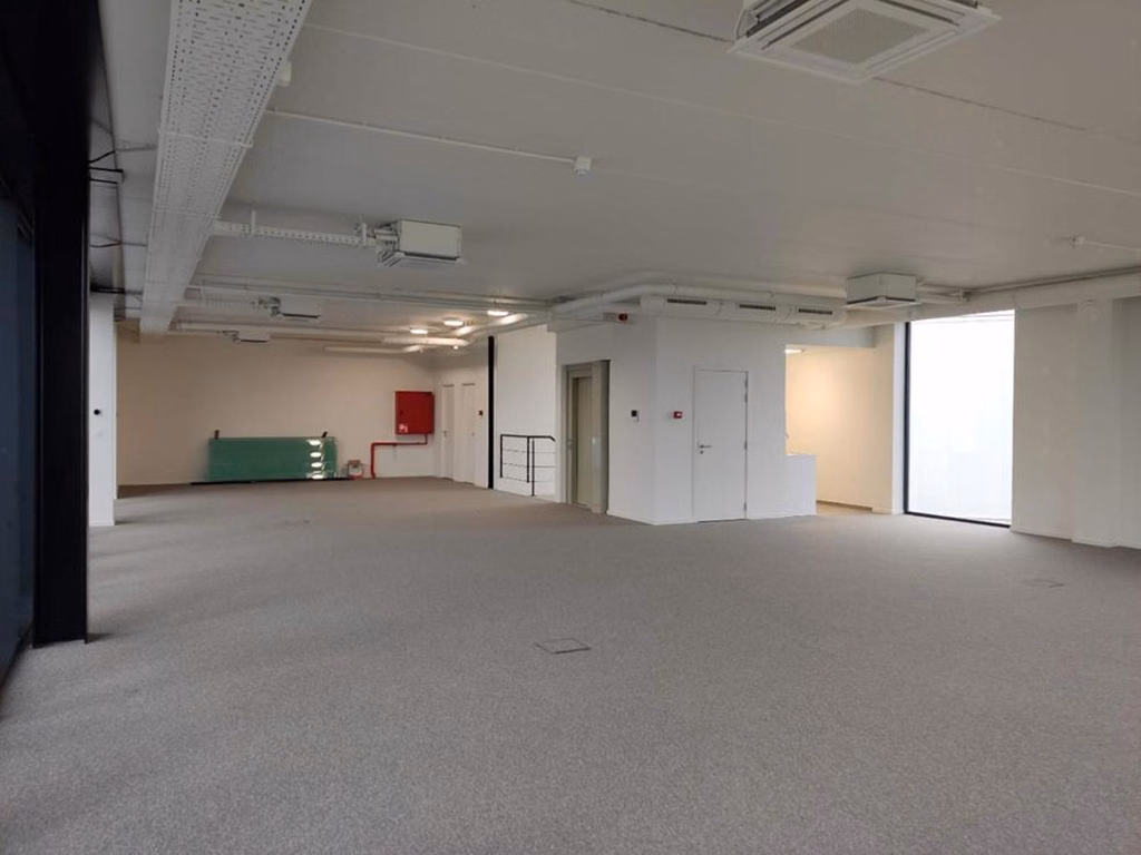 TE HUUR INDUSTRIEEL GEBOUW GROBBENDONK