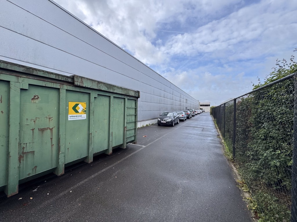 A LOUER - ENTREPOT + BUREAUX - WAVRE