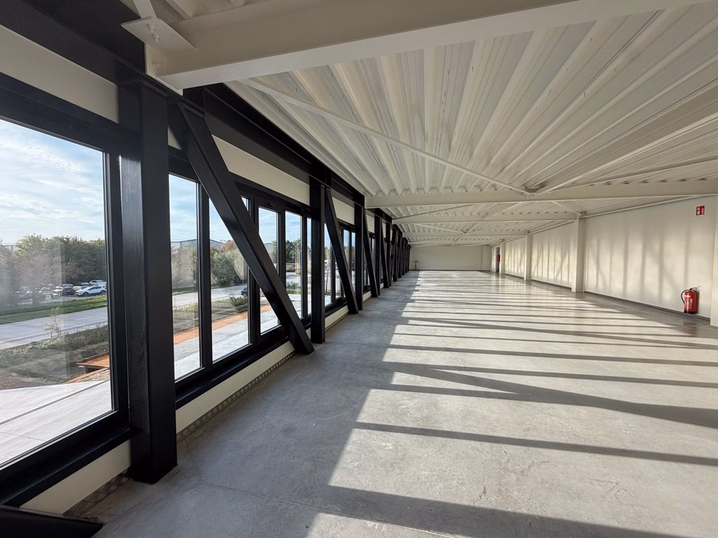 FOR RENT NEW-BUILD WAREHOUSE AND OFFICES  DUFFEL