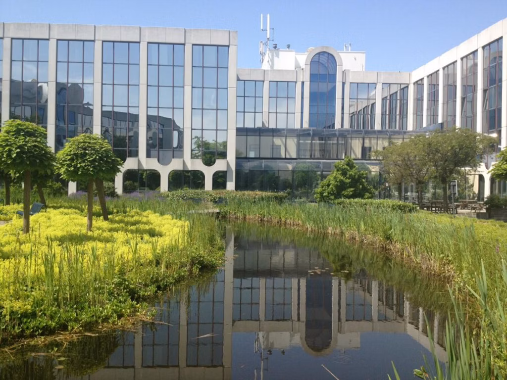 BESSENVELD 19-25-AIRPORT GARDEN