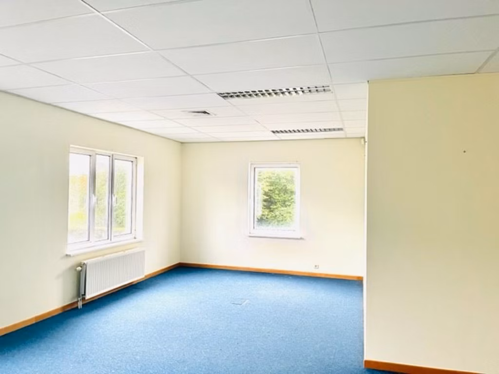 A LOUER - IMMEUBLE DE BUREAUX -  ZAVENTEM 3.000 EURO / MOIS - MULTIPLES POSSIBILITES