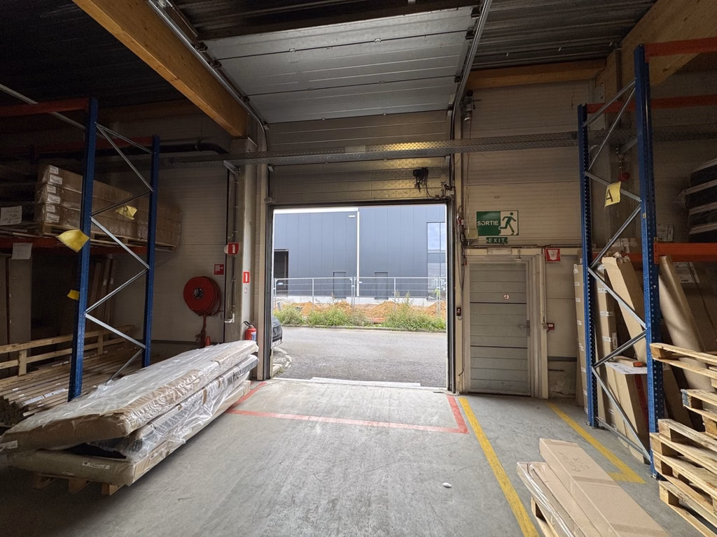 A LOUER - ENTREPOT + BUREAUX - WAVRE