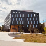 Bureaux à louer dans un bâtiment innovant aux performances énergétiques exceptionnelles.