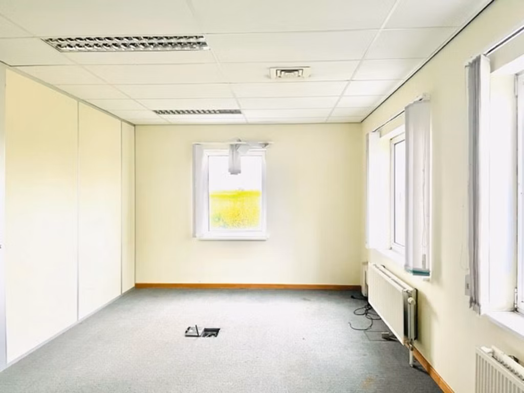 A LOUER - IMMEUBLE DE BUREAUX -  ZAVENTEM 3.000 EURO / MOIS - MULTIPLES POSSIBILITES