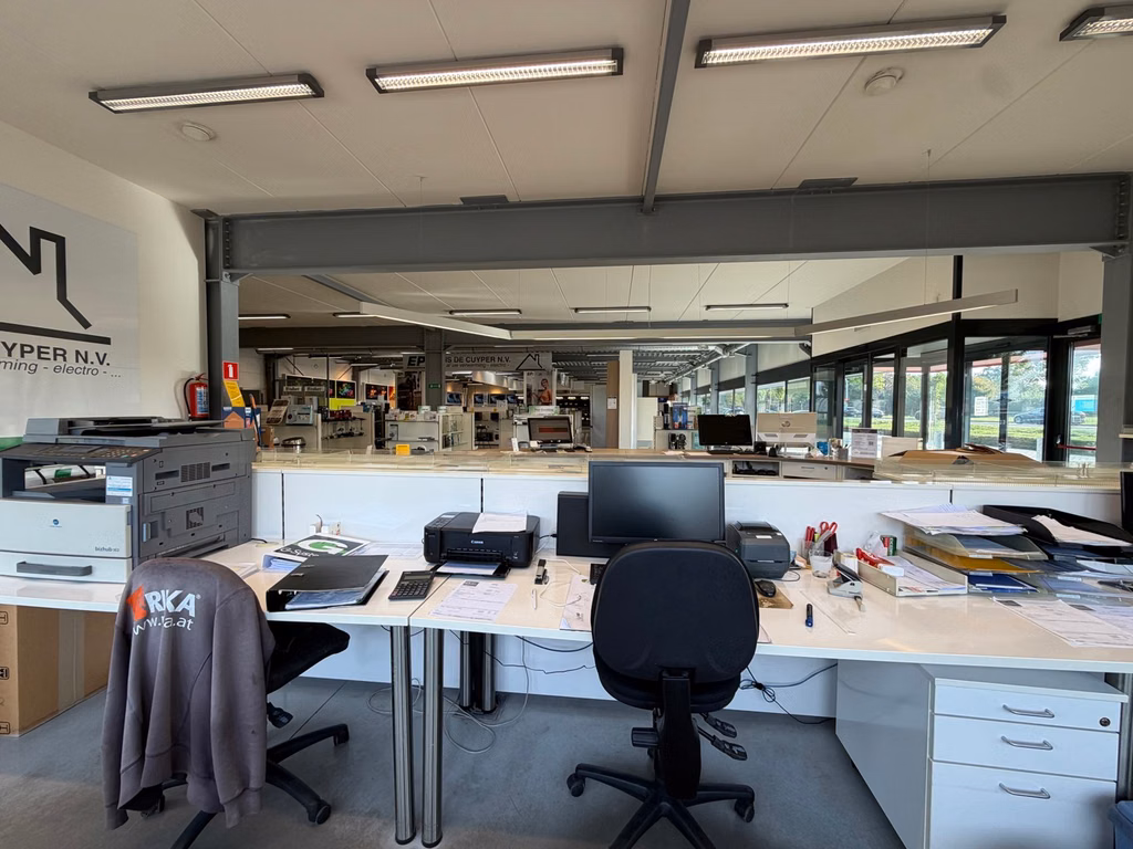 FOR SALE WAREHOUSE WITH SHOWROOM IN DUFFEL