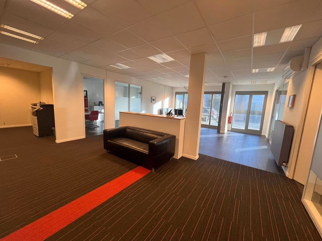 À LOUER ENTREPÔT + BUREAUX KONTICH