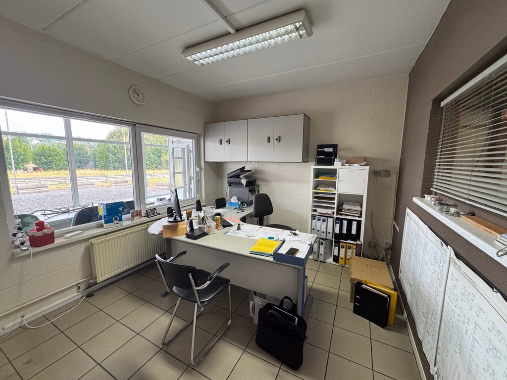A VENDRE - Immeuble semi-industriel - Engis