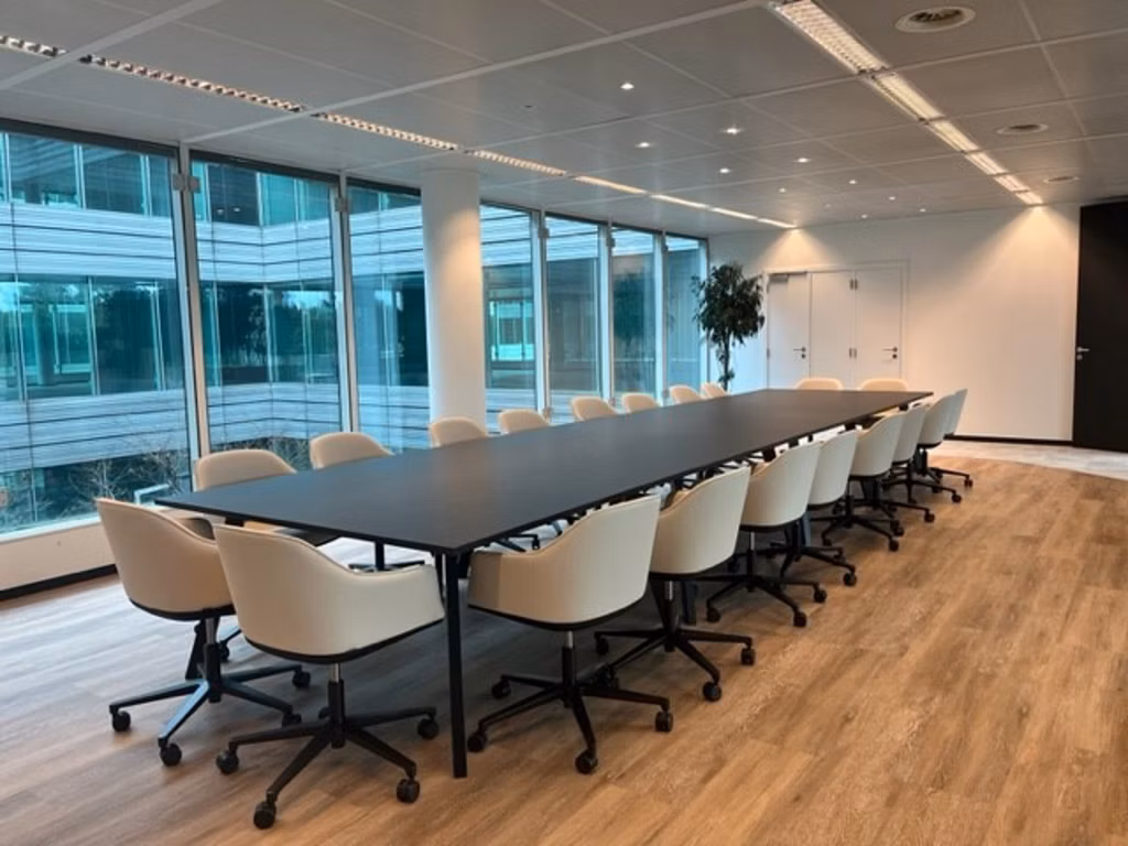 Volledig gerenoveerde kantoren + Voordelige prijzen!! Bel nu