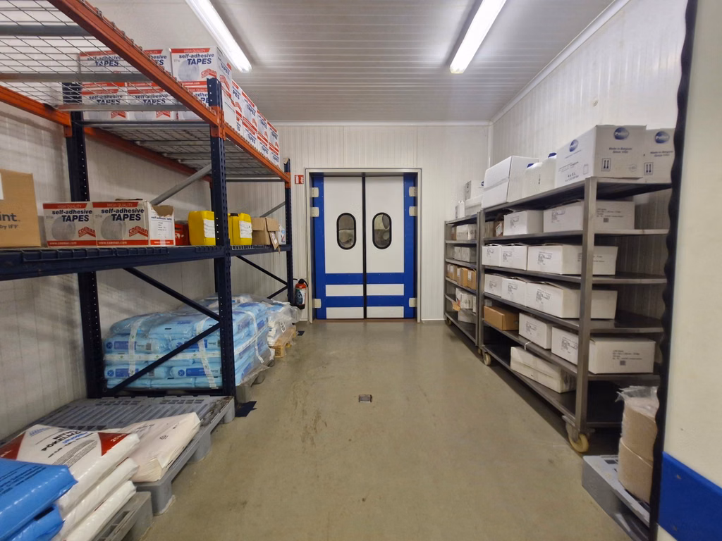 Bâtiment industriel 1000m² atelier + 200m² bureaux & parking