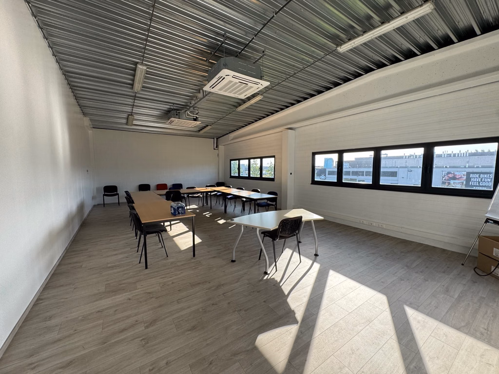 FOR RENT - Villers-le-Bouillet - Warehouse + offices