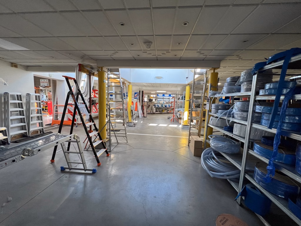A VENDRE - P.A.E Portemont - immeuble semi-industriel