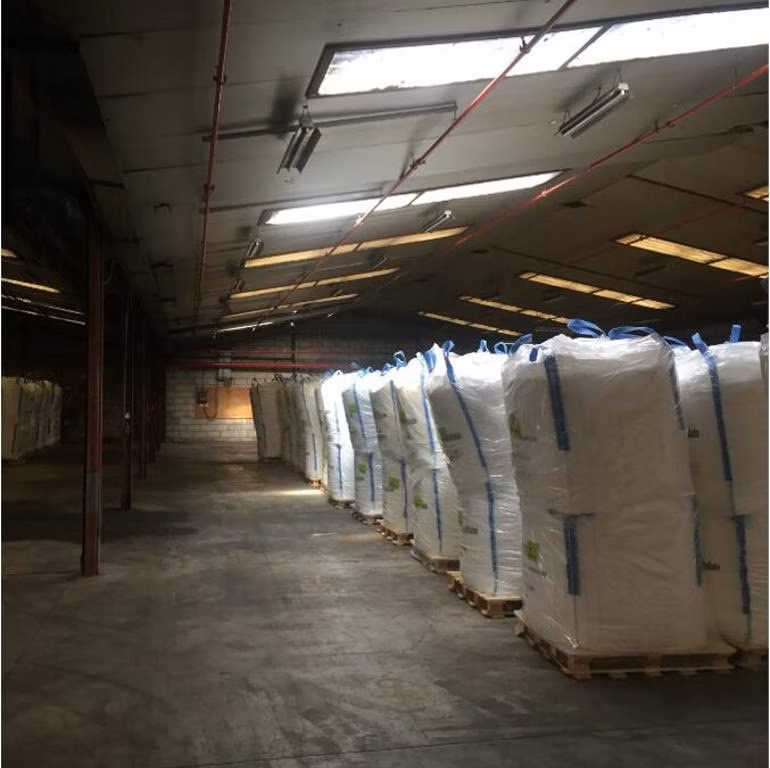 TE HUUR MAGAZIJN EN TERREIN MOL