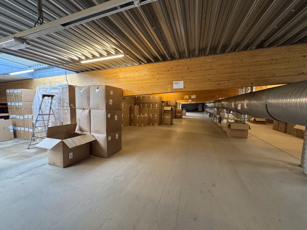 A LOUER - ENTREPOT + BUREAUX - WAVRE