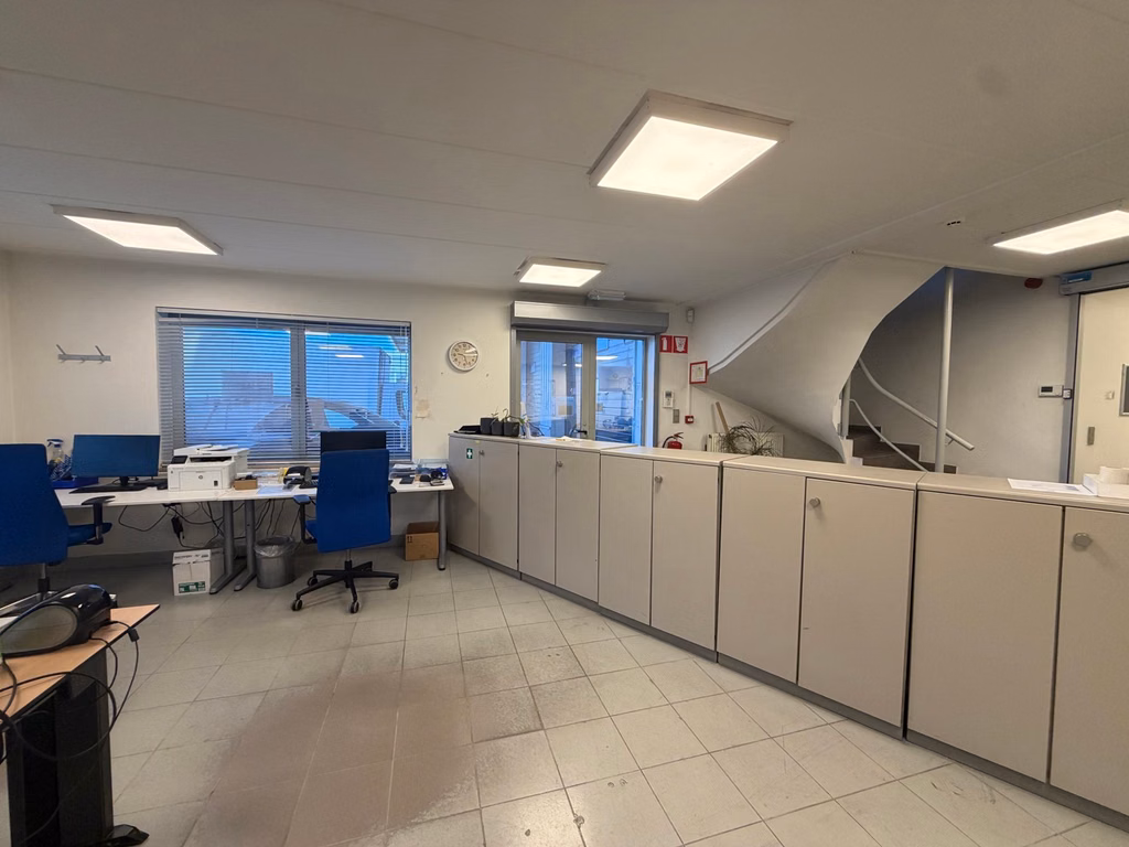 TE HUUR BEDRIJFSGEBOUW MECHELEN