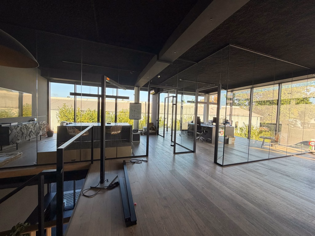 À LOUER ENTREPÔT ET BUREAUX KONTICH