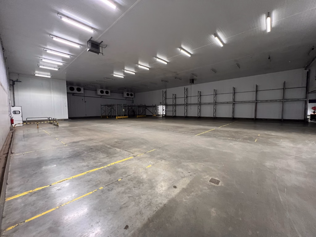 A VENDRE - P.A.E Courcelles - Entrepôt logistique frigo