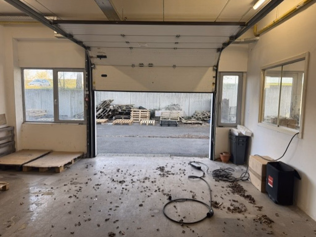 A VENDRE - SAINTES - IMMEUBLE POLYVALENT