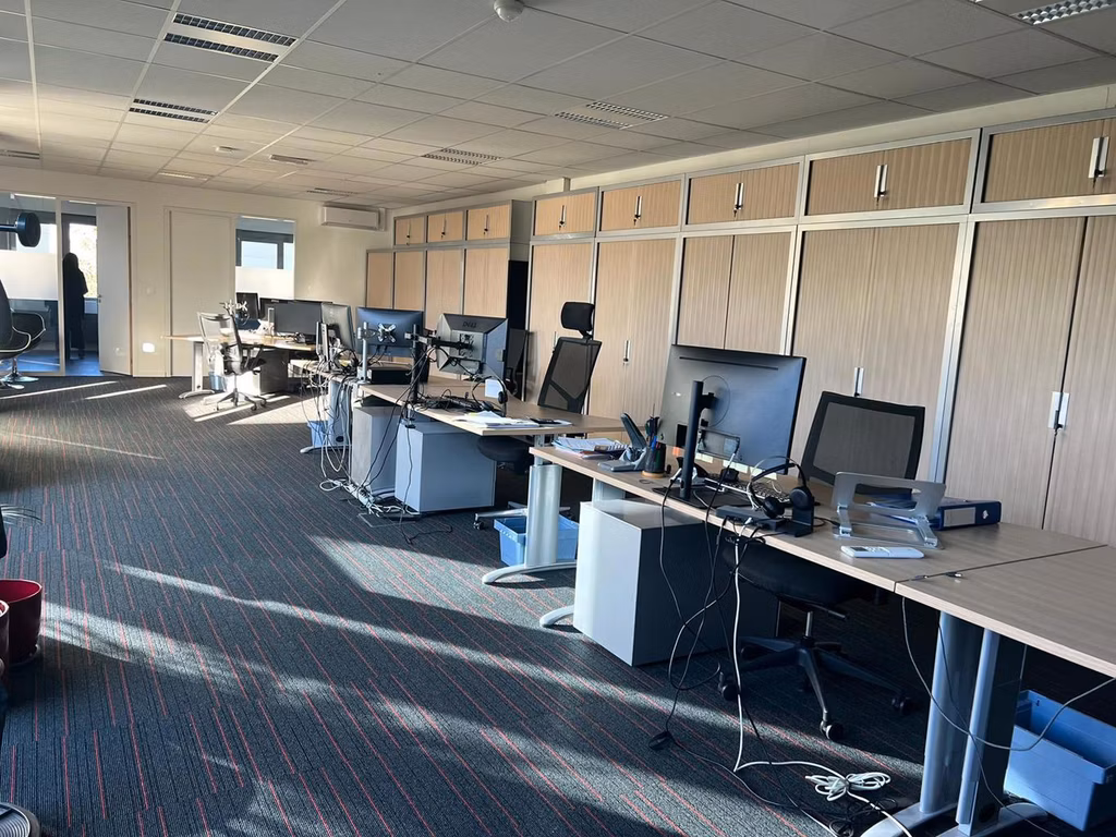 À LOUER ENTREPÔT + BUREAUX KONTICH