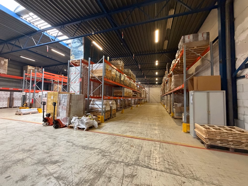 TE HUUR BEDRIJFSGEBOUW MECHELEN
