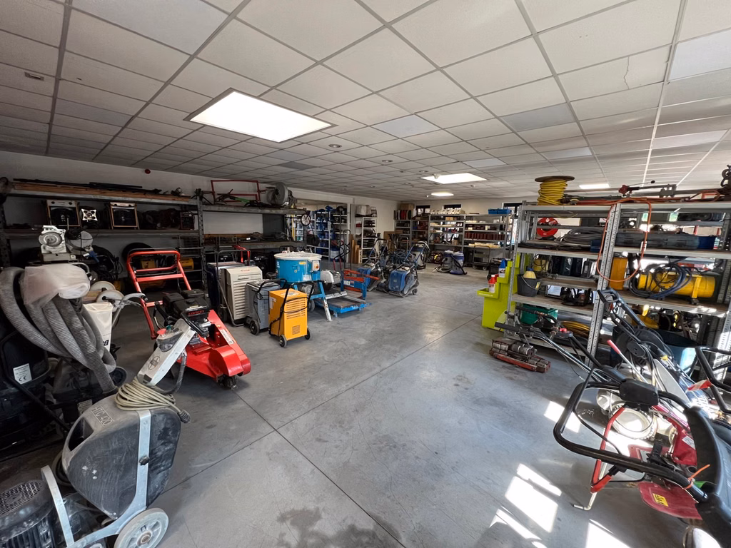 A VENDRE - P.A.E Portemont - immeuble semi-industriel