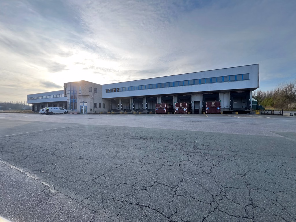 A VENDRE - P.A.E Courcelles - Entrepôt logistique