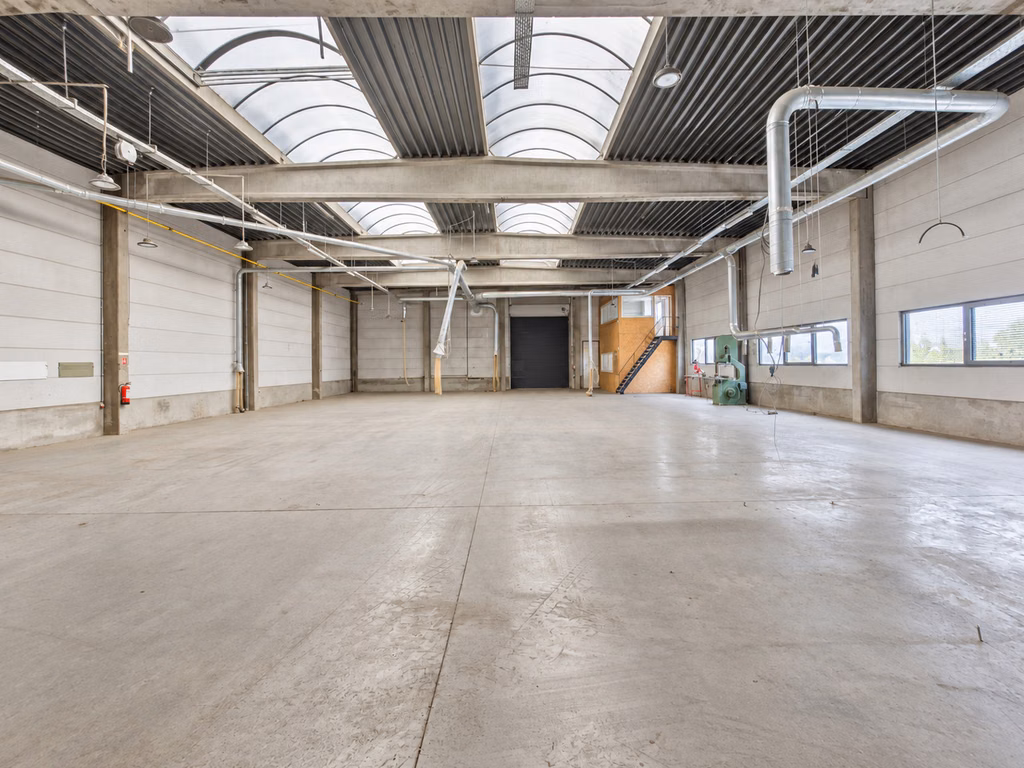 Multifunctional commercial property for rent