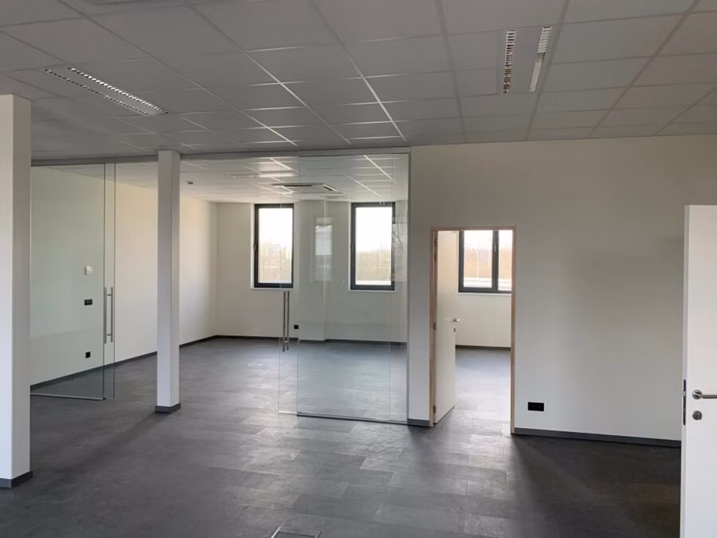A LOUER - BUREAUX + ESPACE POLIVALENT - DROGENBOS